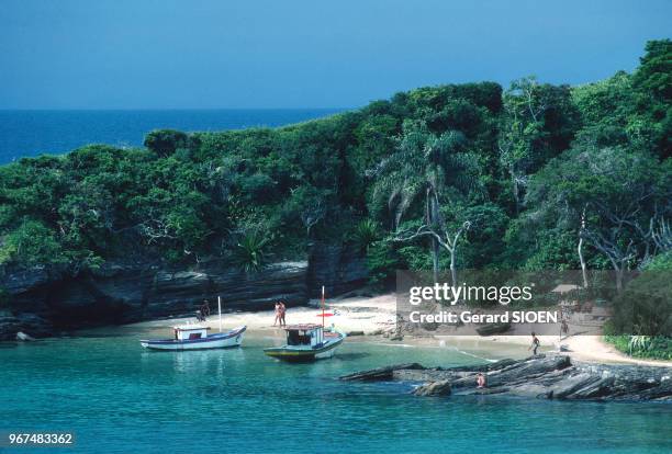 Brésil, état de Rio de Janeiro, plage de Azcda à Buzios//Brazil, state of Rio de Janeiro, beach of Azcda in Buzios, circa 1980.