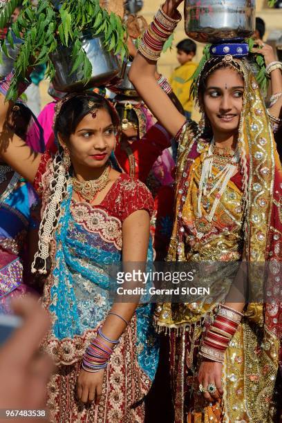 Inde, Rajasthan, region du Marwar, Jaisalmer, festival du Desert, ceremonie de la procession, portrait de jeune femme//India, Rajasthan, Marwar...