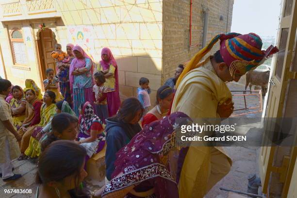 Inde, Rajasthan, region du Marwar, Jaisalmer, ceremonie de mariage a l'interieur de la citadelle. India, Rajasthan, Marwar region, Jaisalmer, wedding...