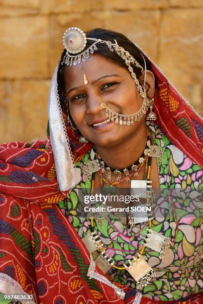 Inde, Rajasthan, region du Marwar, Jaisalmer, jeune femme vendant des bijoux en argent dans la citadelle//India, Rajasthan, Marwar region, Jaisalmer,...