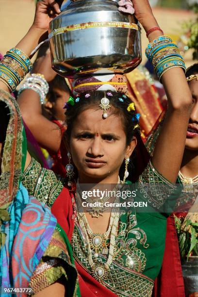 Inde, Rajasthan, region du Marwar, Jaisalmer, festival du Desert, ceremonie de la procession, portrait de jeune femme//India, Rajasthan, Marwar...