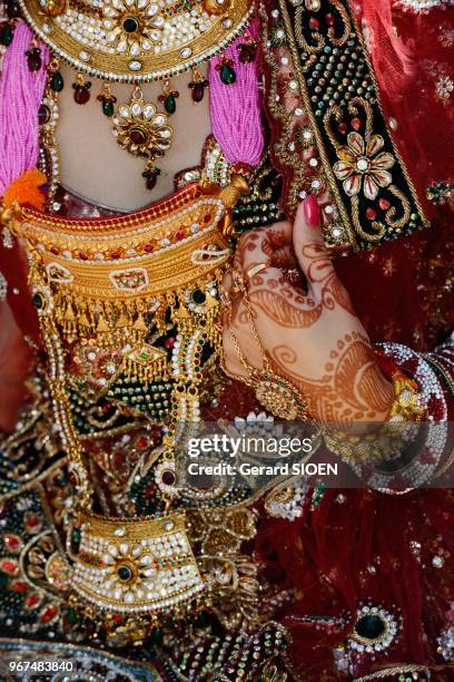 Inde, Rajasthan, region du Marwar, Jaisalmer, festival du Desert, detail de costume traditionnel feminin//India, Rajasthan, Marwar region, Jaisalmer,...