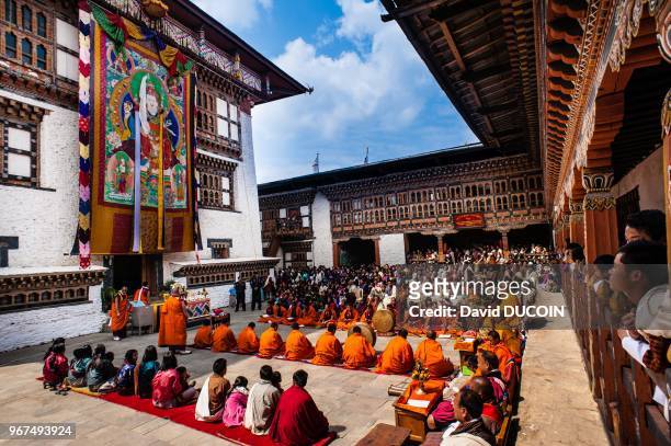 Ceremonie dans le monastere de Mongar le 20 mars 2013, pendant la journee internationale du bonheur, Mongar, Bhoutan.