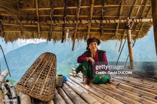 Rai woman serving tumba, Simma village, Arun valley, Lumbasumba trek, in Makalu Barun national park, Sankhuwasabha district, Nepal.