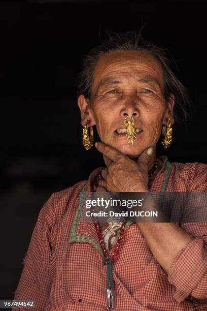 Rai woman, Simma village, Arun valley, Lumbasumba trek, in Makalu Barun national park, Sankhuwasabha district, Nepal.