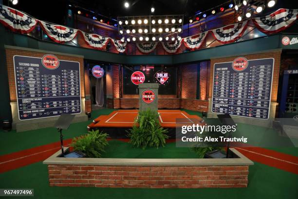 Baseball Studio 1,099 Mlb Network Studio Stock Photos, High-Res Pictures, and Images ...