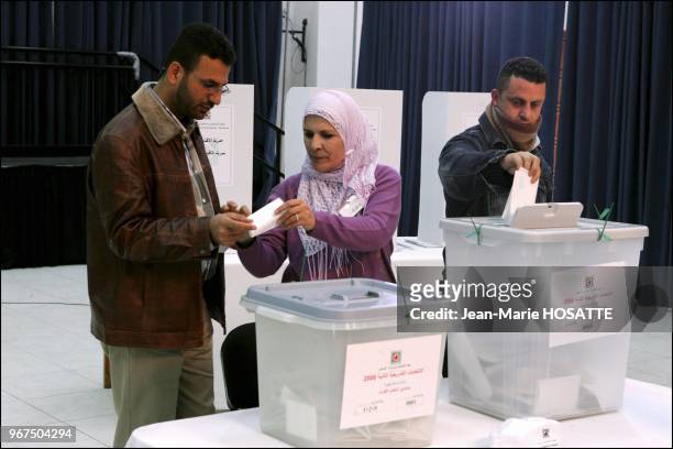 Palestinian voters cast their ballots at the Muqata polling sqtation in Ramallah.