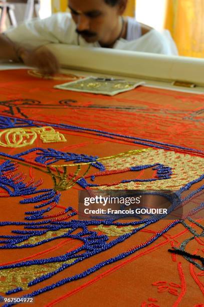 Brodeur dans l'atelier de broderie de Jean-François Lesage, Maison de broderie Vastrakala le 23 février 2011 à Chennai, Inde.