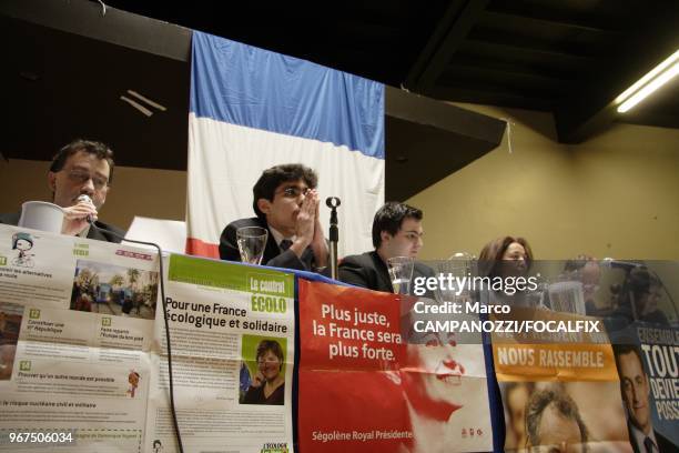 L'initiative de l'Assemblee des Francais a l'etranger et de l'Union francaise, plusieurs debats ont ete organises a Montreal, avec les representants...