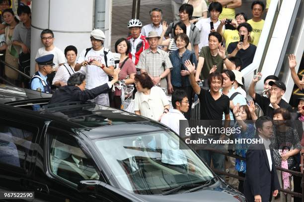 August 23, 2009 Tokyo YUKIO HATOYAMA, the leader of The Democratic Party of Japan, gave a speech at the Kitasenjyu station square. Hatoyama may...