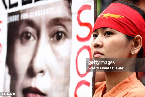 People of Myanmar living in Japan protest demanding the release of Aung San Suu Kyi and the democratization of Myanmar on May 27, 2009 in Tokyo. Some...