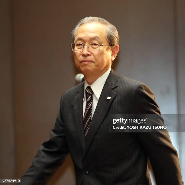Conférence de presse de Satoshi Tsunakawa, président directeur général du géant japonais de l'électronique Toshiba, annonçant la perte probable de...