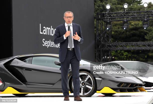Le PDG du constructeur italien de voiture de sport 'Automobili Lamborghini', Stefano Domenicali dévoile le véhicule 'Centenaurio' à l'occasion du...