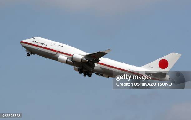 Décollage de l'avion gouvernemental avec à son bord l'empereur et l'impératrice du Japon partant pour une tournée asiatique, le 28 février 2017,...