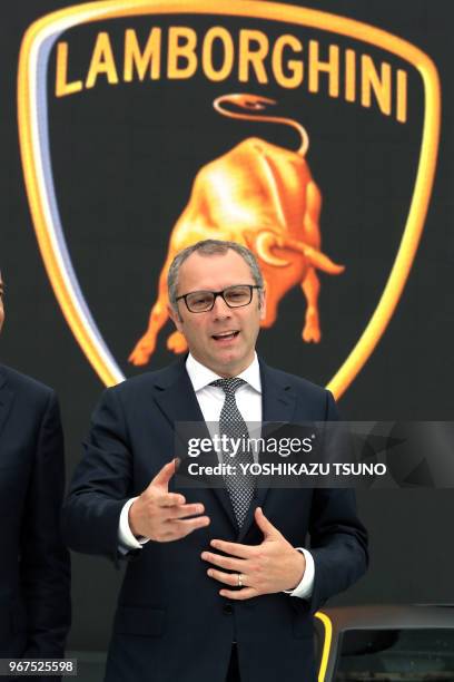 Le PDG du constructeur italien de voiture de sport 'Automobili Lamborghini', Stefano Domenicali dévoile le véhicule 'Centenaurio' à l'occasion du...