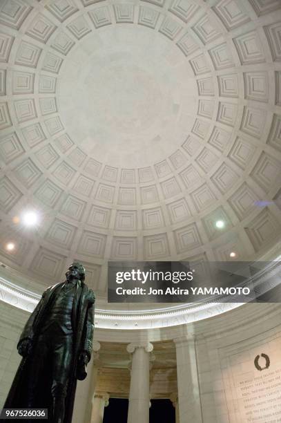 Intérieur du dôme et statue du memorial Thomas Jefferson, Washington D.C., Distrcit of Columbia, Etats-Unis.