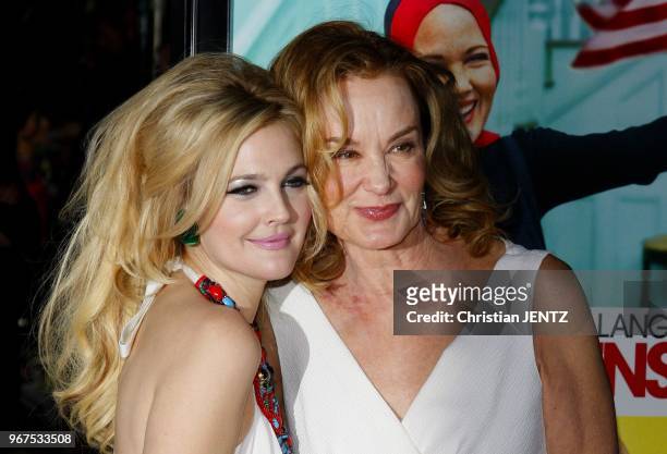 Hollywood - Drew Barrymore and Jessica Lange at the Los Angeles premiere of the HBO Film "Grey Gardens" held at the Grauman's Chinese Theater in...