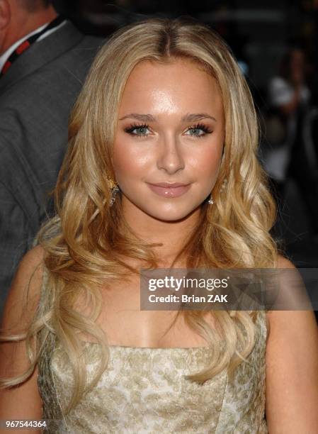 Hayden Panettiere arrives to HBO Presents The Fourth Season Premiere of "Entourage" held at the Ziegfeld Theater, New York City BRIAN ZAK.