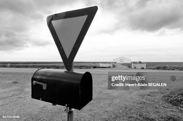 Boite aux lettres sur la route N1 longeant Skogasandur, 18 juin 2016, région du Sudurland en Islande.