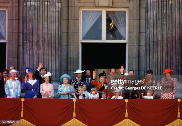La famille royale britannique au balcon du Buckingham Palace pour l'anniversaire de la reine Elizabeth II le 14 juin 1986 à Londres au Royaume-Uni.