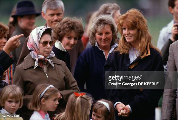 Elizabeth II et Sarah Ferguson lors du "Windsor Horse Show" le 16 mai 1987 à Windsor au Royaume-Uni.