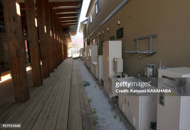 Apartment houses which are installed hydrogen gas power system, are lined up in Higashida District Smart Community, 17 mars 2016, Kitakyushu, Japon.