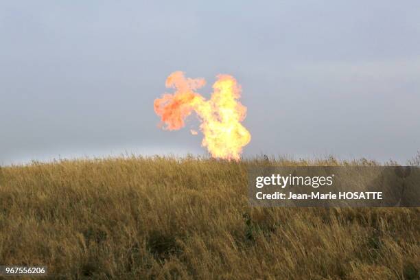 Chaque jour 3 millions de mètres cube de gaz de schiste sont brulés en torchère, 22 octobre 2013, près de Williston, Dakota du Nord, Etats-Unis.