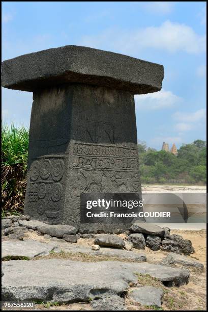 Détail d'une tombe megalithique près du village de Ratenggaro à Sumba, 22 octobre 2014, Indonésie.