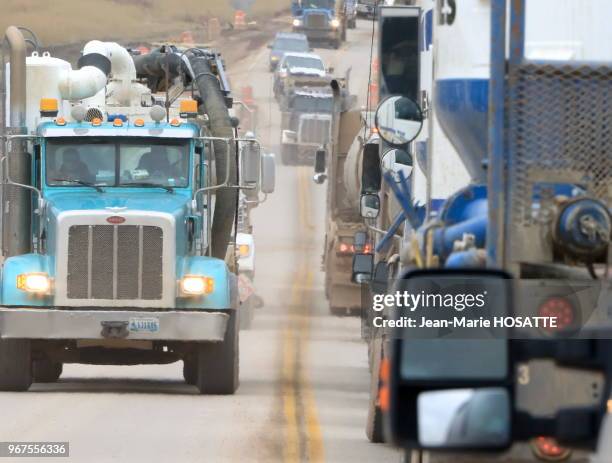 Des milliers de camions se retrouvent en permamence coincés dans les petits villages, 22 octobre 2013, près de Williston, Dakota du Nord, Etats-Unis.