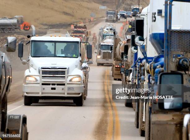 Des milliers de camions se retrouvent en permamence coincés dans les petits villages, 22 octobre 2013, près de Williston, Dakota du Nord, Etats-Unis.