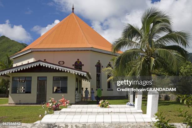 Messe du dimanche au temple de Papetoai,ile de Moorea en Polynesie Francaise.