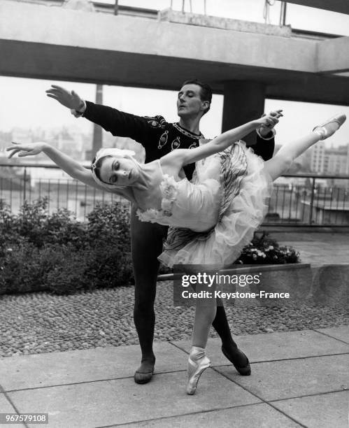 Anton Dolin et Yvette Chauviré répétant le ballet 'Giselle' à Londres, Royaume-Uni, le 26 août 1952.