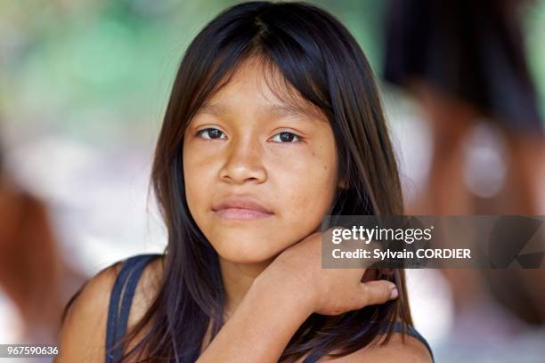 Amérique du Sud,Brésil, état d'Amazonas, bassin du fleuve Amazone, indien Apurina, jeune fille dans la case.