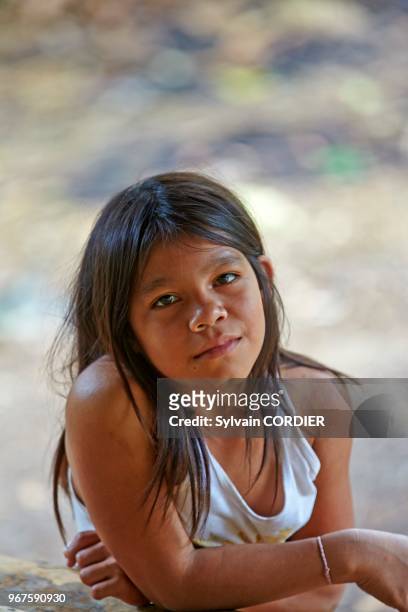 Amérique du Sud,Brésil, état d'Amazonas, bassin du fleuve Amazone, indien Apurina, jeune fille dans la case.