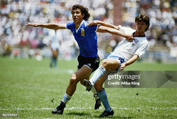 Jorge Valdano of Argentina and Steve Hodge of England in action during the 1986 FIFA World Cup Quarter Final on 22 June 1986 at the Azteca Stadium in...