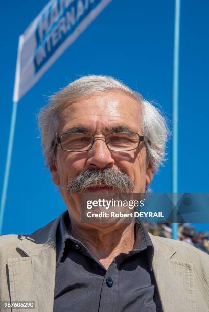 Jean Baptiste Richardier lors de la 22ème édition de la pyramide de chaussures d'Handicap international qui a recréé dans Lyon une rue syrienne de la...