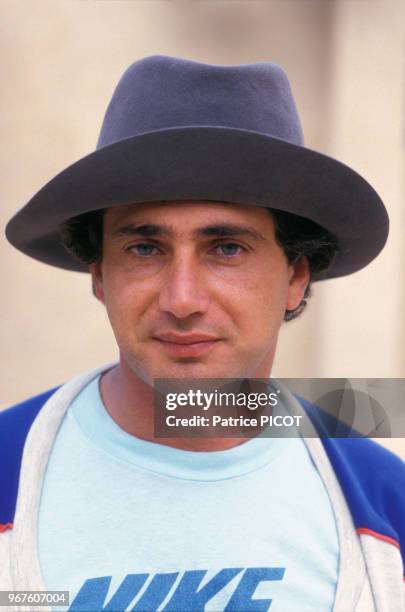 Portrait de l'acteur Michel Boujenah chez lui à Paris le 26 juillet 1987, France.