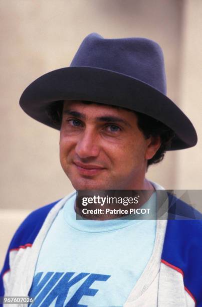 Portrait de l'acteur Michel Boujenah chez lui à Paris le 26 juillet 1987, France.