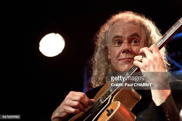 Le guitariste Tuck Andress en concert live sur la scène du New Morning le 20 mars 2014, Paris, France.