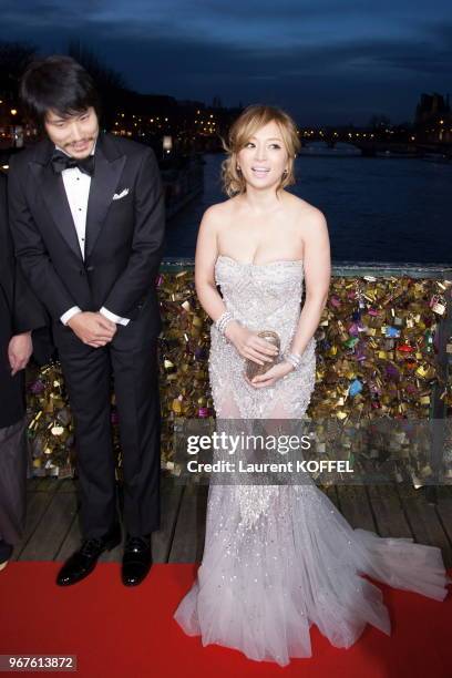 Les acteurs japonais Ayumi Hamasaki et Ken'ichi Matsuyama lors de la première du film Bouddha 2 le 27 janvier 2014 sur le Pont des Arts, Paris,...