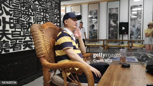 Chinese television host and producer Cui Yongyuan speaks at a press conference at Communication University Of China on June 5, 2018 in Beijing, China.