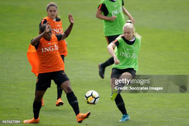 Lineth Beerensteyn of Holland Women, Kika van Es of Holland Women during the Training Holland Women at the KNVB Campus on June 5, 2018 in Zeist...