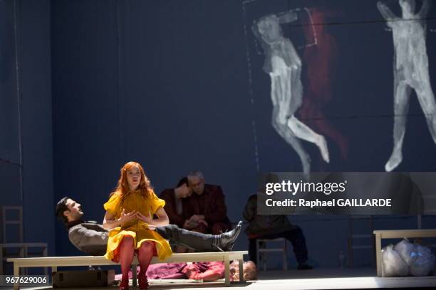 Pauline Méreuze, Claude Mathieu et Sébastien Pouderoux de la Comédie-Française interprètent 'Innocence' dans la salle Richelieu, pièce de Dea Loher,...