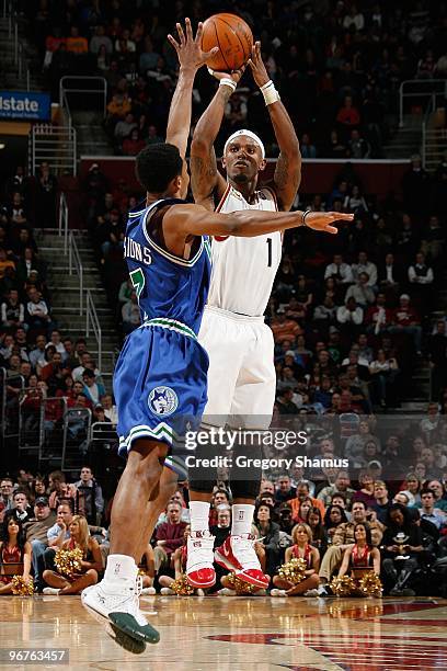 Daniel Gibson of the Cleveland Cavaliers shoots against Ramon Sessions of the Minnesota Timberwolves during the game on January 27, 2010 at Quicken...