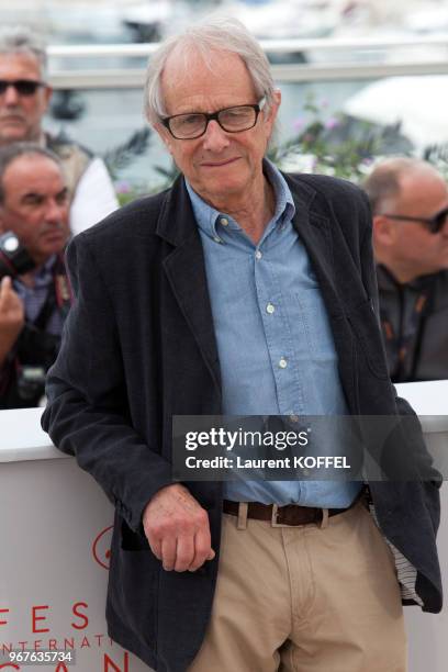 Ken Loach attends the 'I, Daniel Blake' photocall during the 69th annual Cannes Film Festival at the Palais des Festivals on May 13, 2016 in Cannes,...