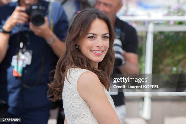 Actress Berenice Bejo attends the 'Redoutable ' photocall during the 70th annual Cannes Film Festival at Palais des Festivals on May 21, 2017 in...