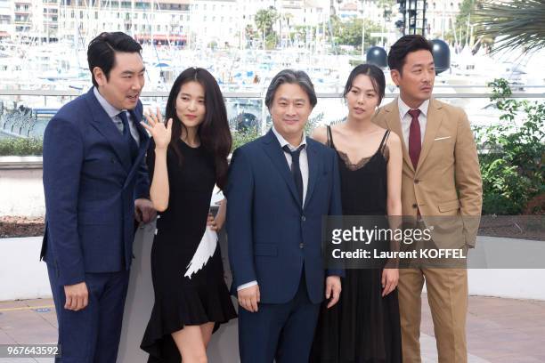 Actor Cho Jin-Woong, actress Kim Tae-Ri, director Park Chan-Wook, actress Kim Min-Hee and actor Ha Jung-Woo attend 'The Handmaiden ' photocall during...