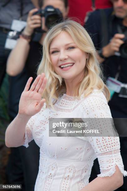 Kirsten Dunst attends 'The Beguiled' photocall during the 70th annual Cannes Film Festival at Palais des Festivals on May 24, 2017 in Cannes, France.