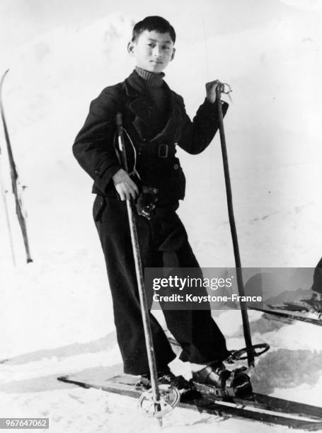 Le roi Rama VIII de Thaïlande aux sports d'hiver à Arosa, Suisse, le 17 janvier 1937.