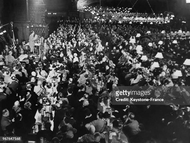 Le chancelier Adolf Hitler lors d'une réunion célébrant le 16ème anniversaire de l'hitlérisme, à Munich, Allemagne, le 26 février 1936.